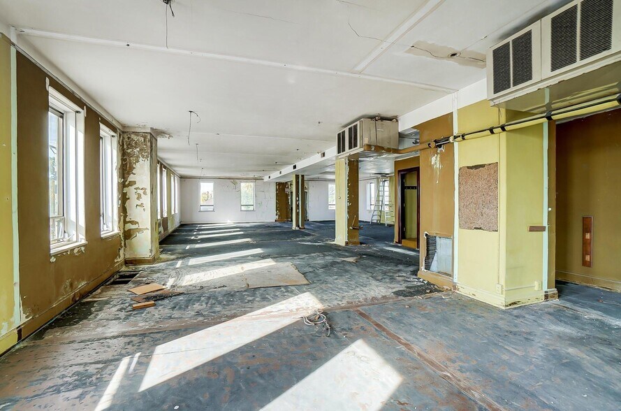 More Photos Of 311 S Main St, Celina Office For Sale