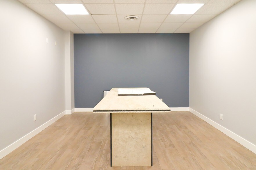 More Photos Of 6050 N Black Canyon Hwy, Phoenix Loft Creative Space For Sale