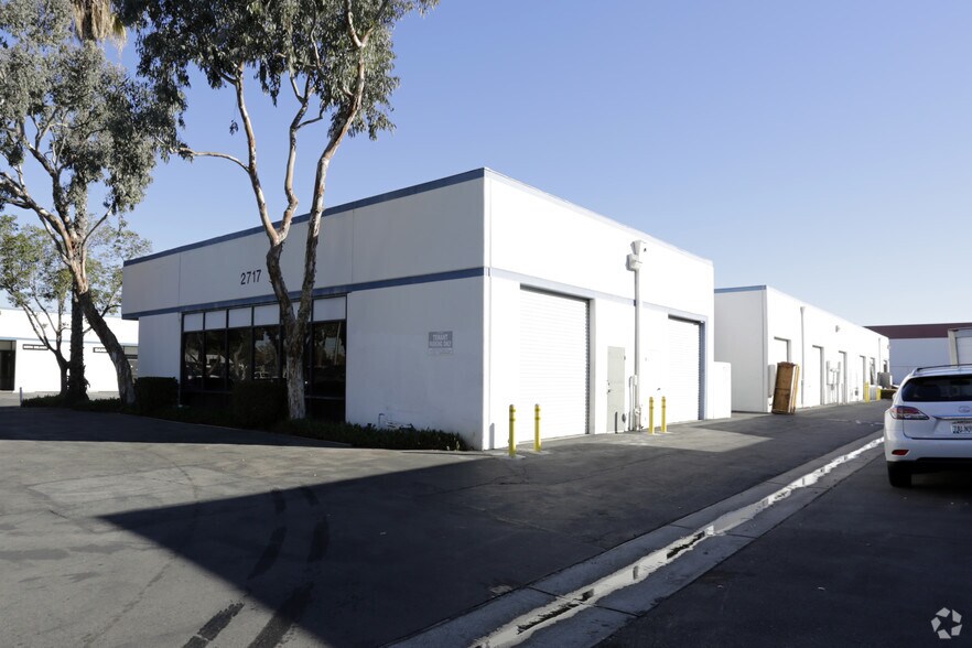More Photos Of 2717 Orange Ave, Santa Ana Warehouse For Lease