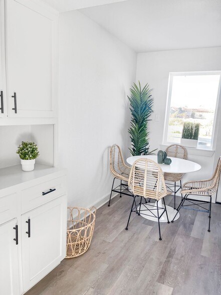 More Photos Of 2020 Cottonwood St, Beaumont Apartments For Sale