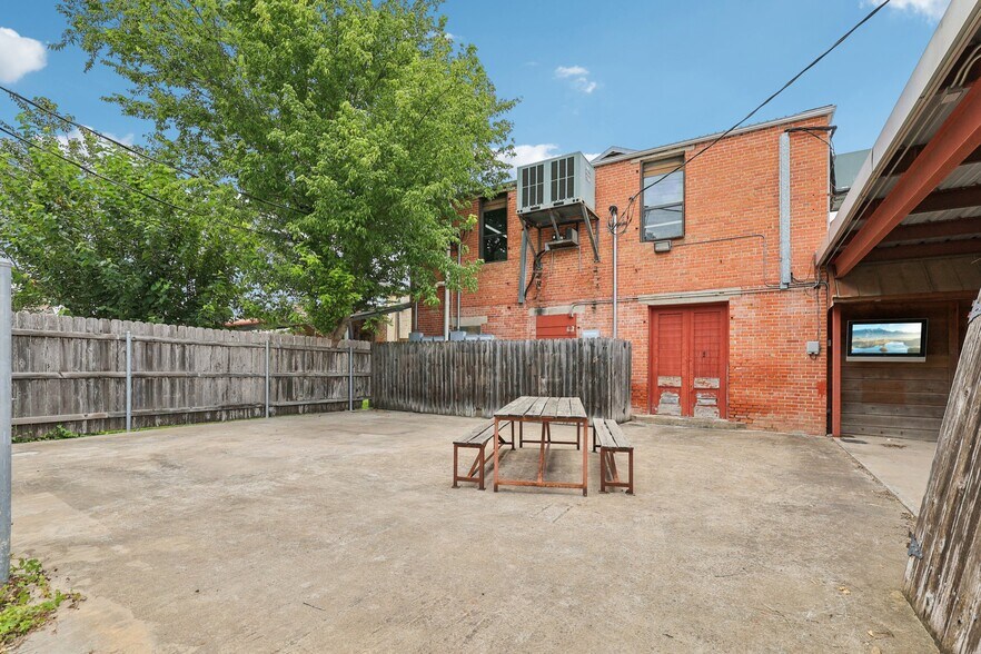 More Photos Of 113 N Main St, Moulton Bar For Sale