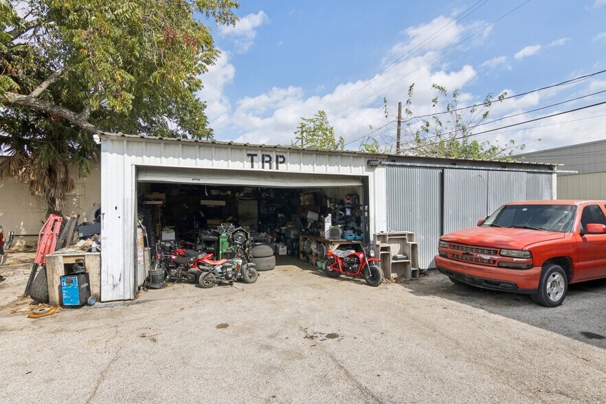 More Photos Of 508 College Ave, South Houston Auto Repair For Sale