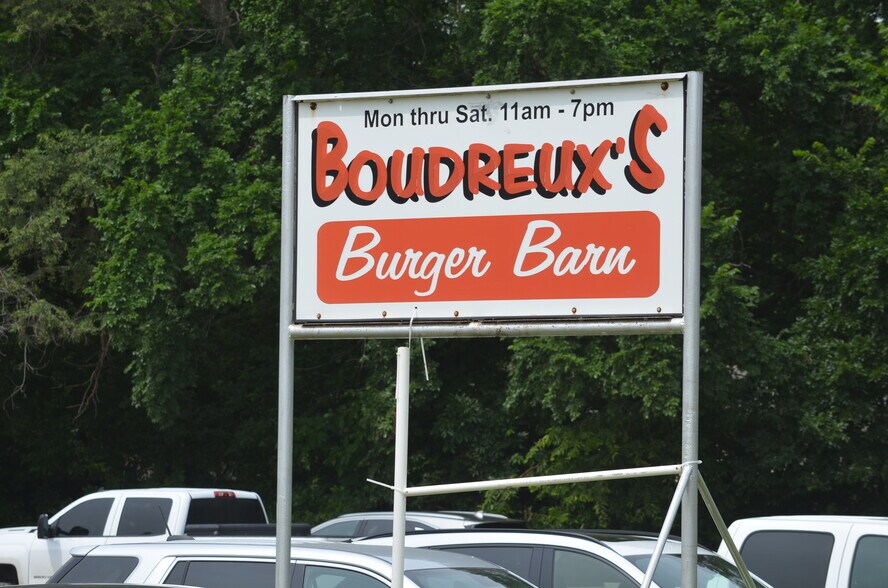 More Photos Of 1499 N Meridian Rd, Peck Restaurant For Sale