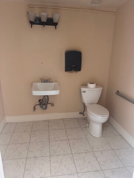 More Photos Of 1515 Main St, Southaven General Retail For Lease