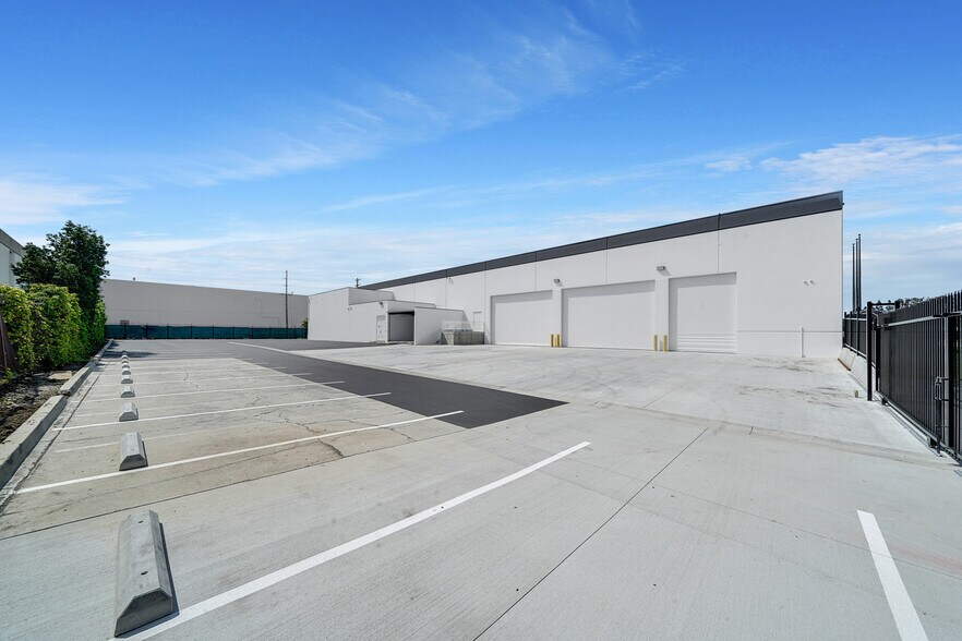 More Photos Of 510 W Carob St, Compton Manufacturing For Lease
