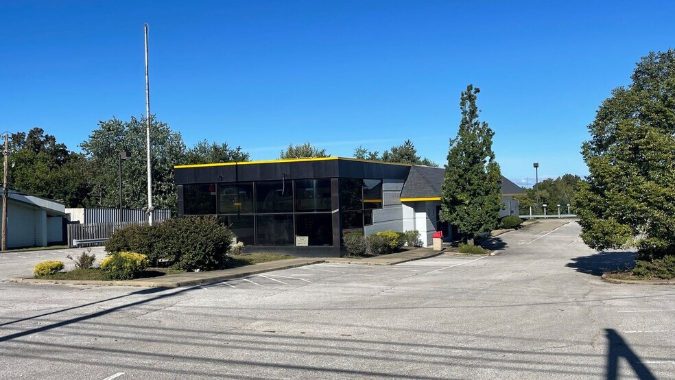 More Photos Of 28711 Euclid Ave, Wickliffe Fast Food For Lease