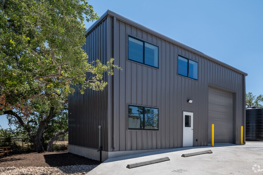 More Photos Of 15210 Fitzhugh Rd, Austin Distribution For Lease