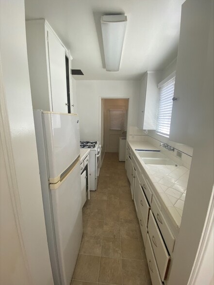 More Photos Of 1826-1832 California Ave, Santa Monica Apartments For Sale