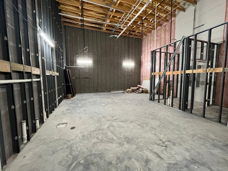 More Photos Of 6221 S Western Ave, Sioux Falls General Retail For Lease