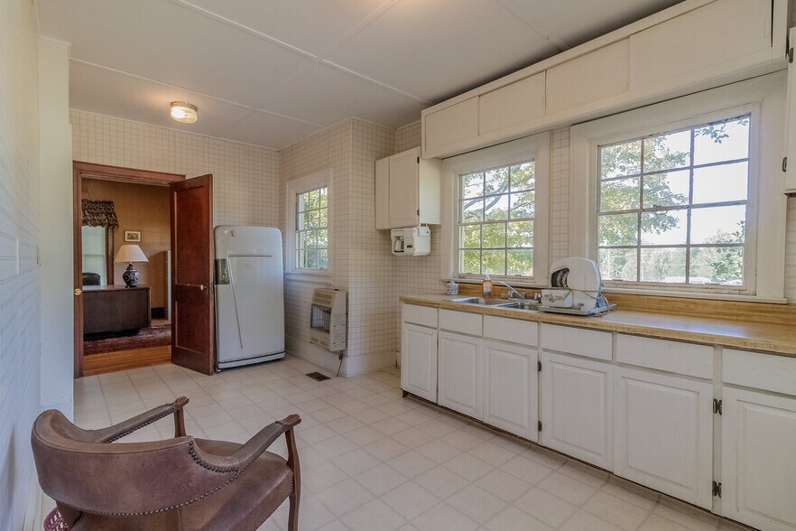 More Photos Of 615 Patterson, LaFayette Medical For Sale