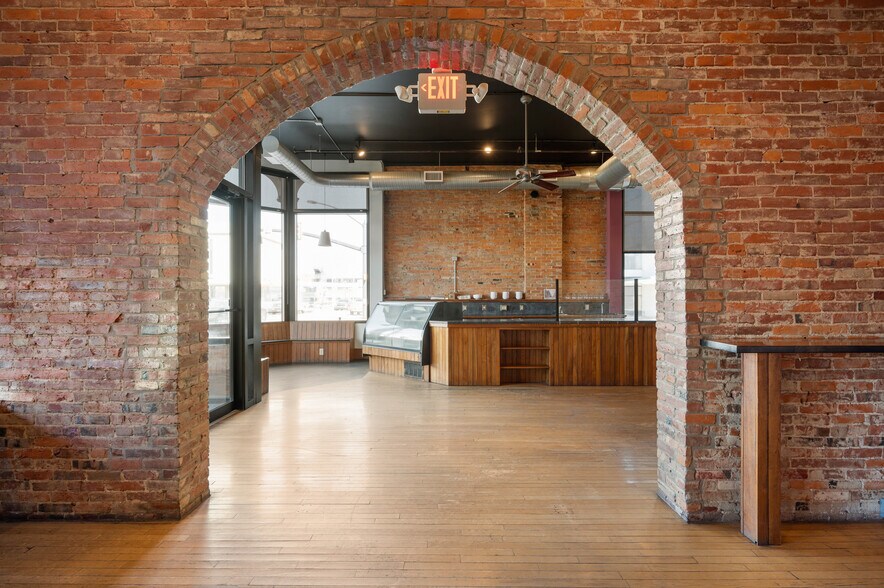 More Photos Of 108 S Walnut St, Muncie Office For Sale