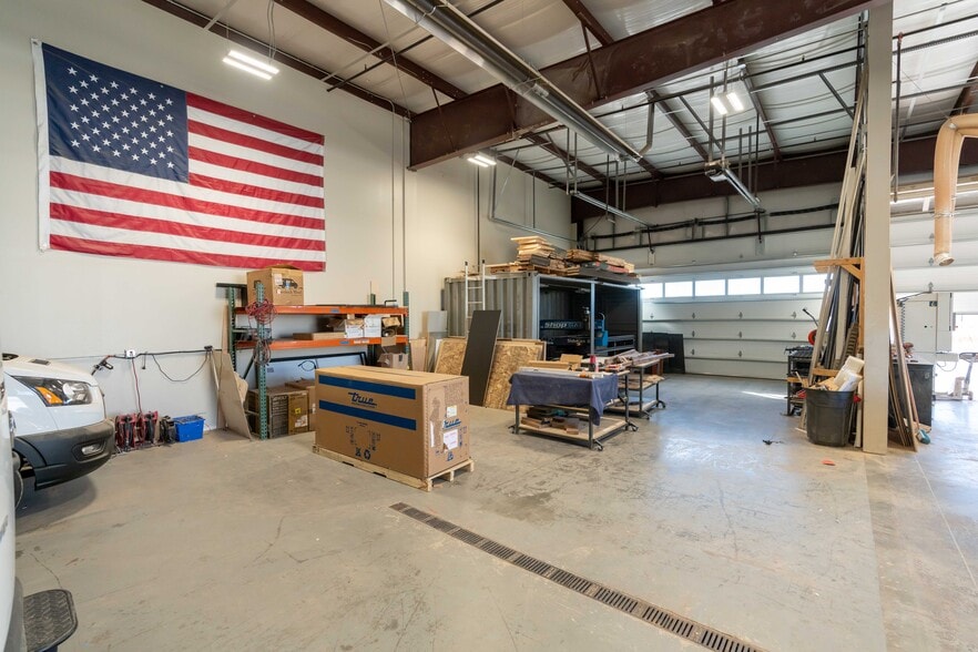 More Photos Of 3000 Airport Dr, Erie Light Manufacturing For Sale