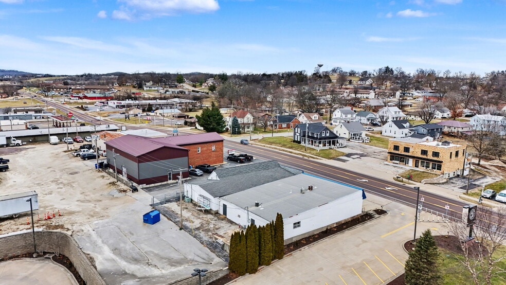 More Photos Of 9420-9424 MO-100, New Haven General Retail For Sale