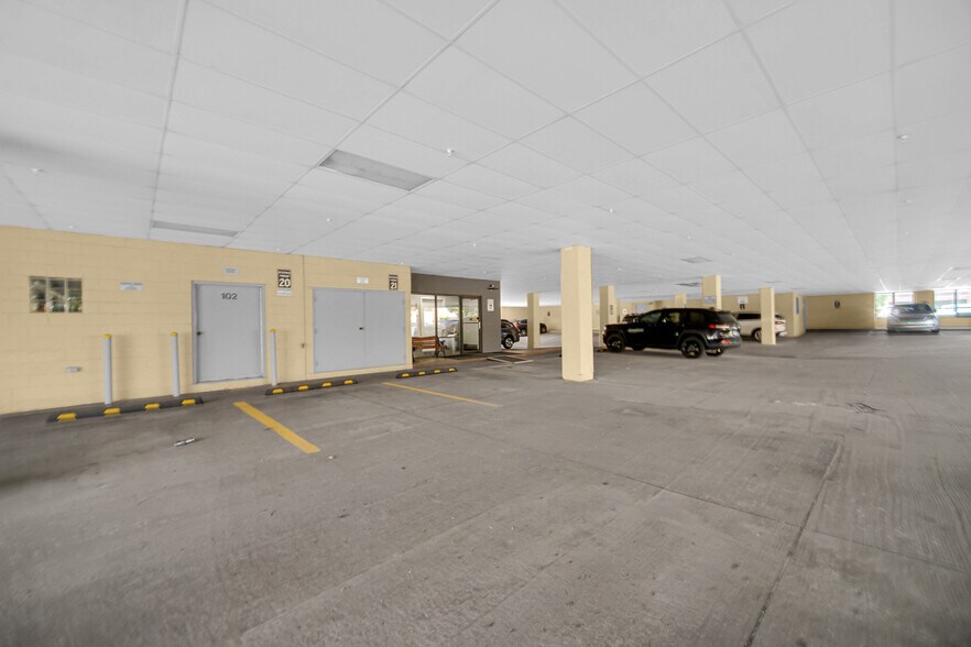 More Photos Of 1S443 Summit Ave, Oakbrook Terrace Medical For Lease