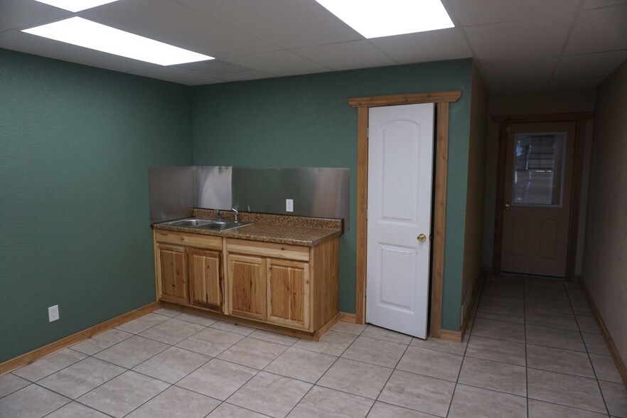More Photos Of 902 Kck Way, Cedar Hill Distribution For Sale