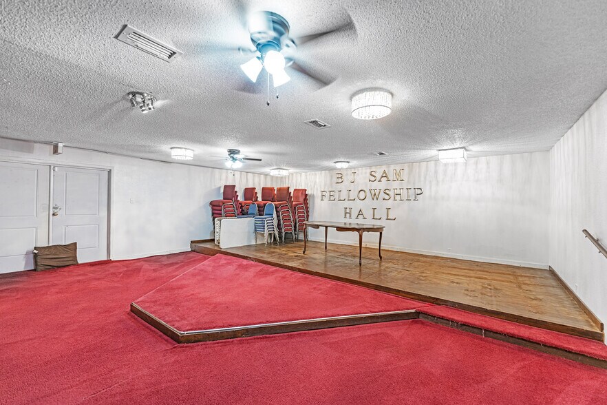 More Photos Of 7512 Lockwood Dr, Houston Specialty For Sale