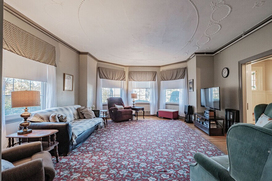 More Photos Of 257 South St, Biddeford Specialty For Sale