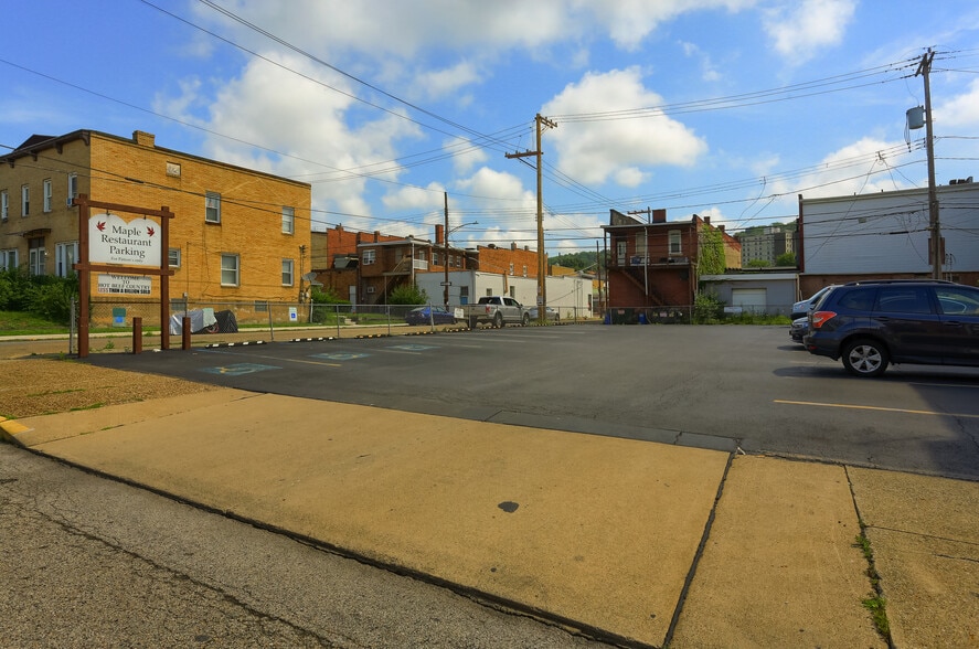 More Photos Of 463 Maplewood Ave, Ambridge Restaurant For Sale
