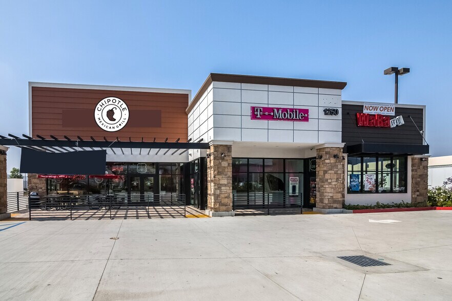 More Photos Of 1250 W Foothill Blvd, Azusa Freestanding For Lease