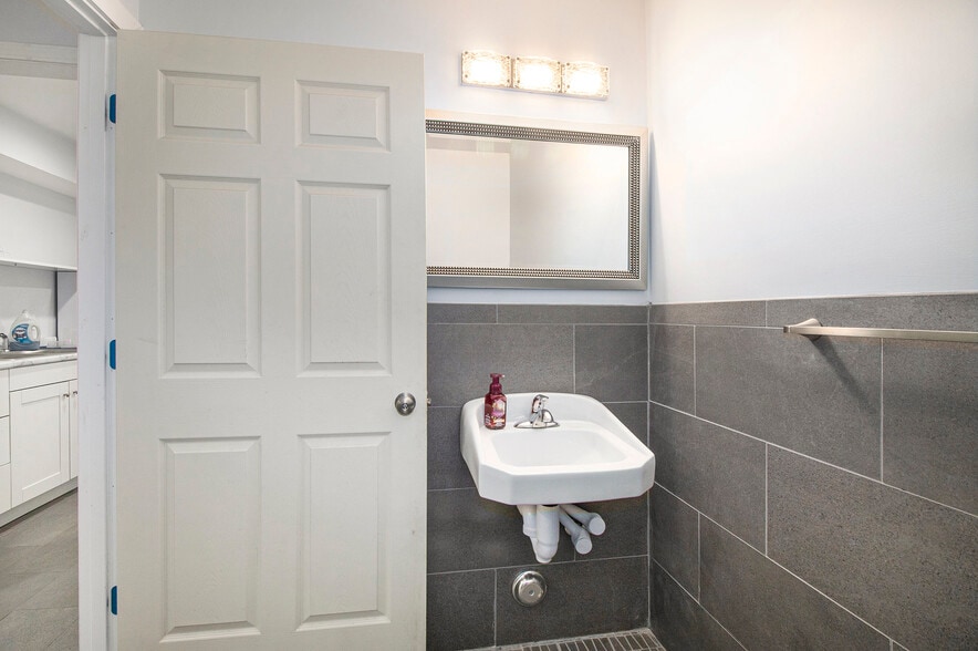 More Photos Of 9486 S Meridian Rd, Clarklake Light Manufacturing For Sale