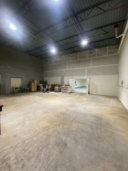 More Photos Of 1220-1242 Rankin Dr, Troy Warehouse For Lease