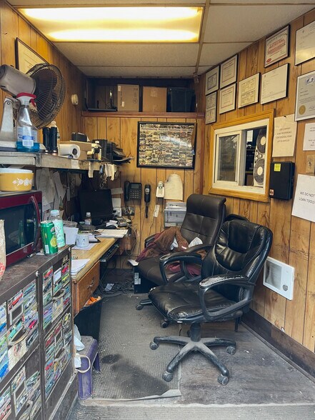 More Photos Of 56 Fox St, Phillipsburg Auto Repair For Sale