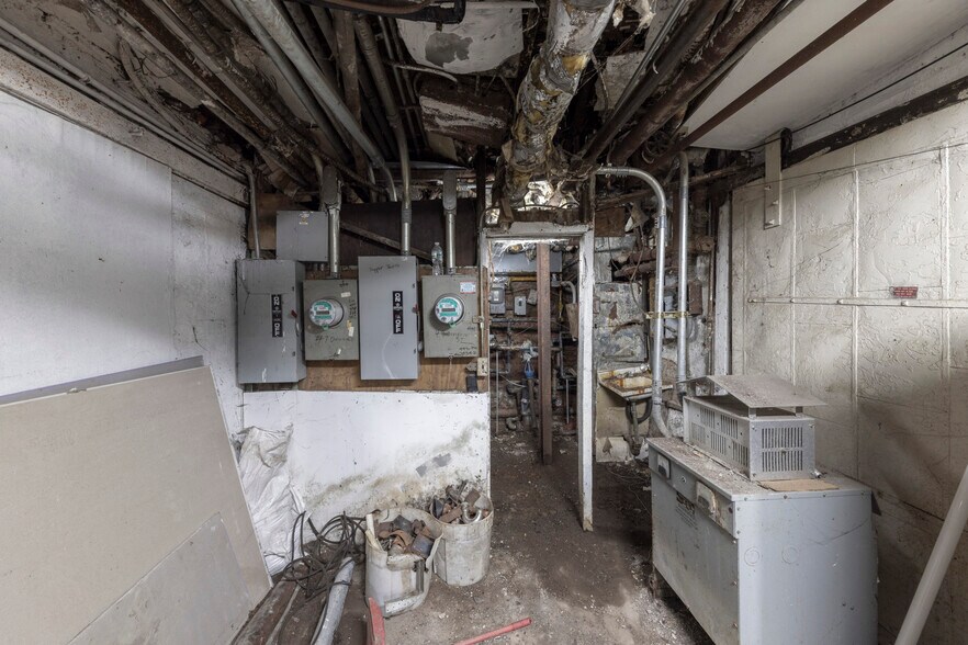 More Photos Of 47 Division St, New York Office For Sale