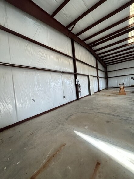 More Photos Of 1658 County Road 412, Glen Rose Warehouse For Lease