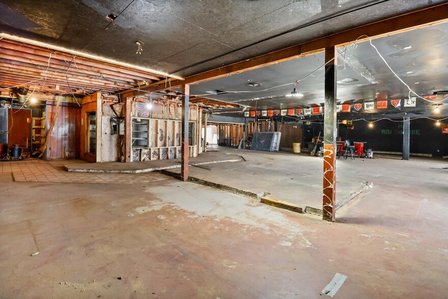 More Photos Of 4 W US Hwy 6, Valparaiso Restaurant For Sale