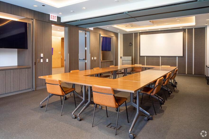 More Photos Of 150 N Riverside Plz, Chicago Office For Lease