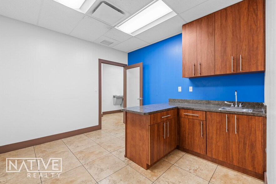 More Photos Of 311-313 E Hallandale Beach Blvd, Hallandale Beach Freestanding For Lease