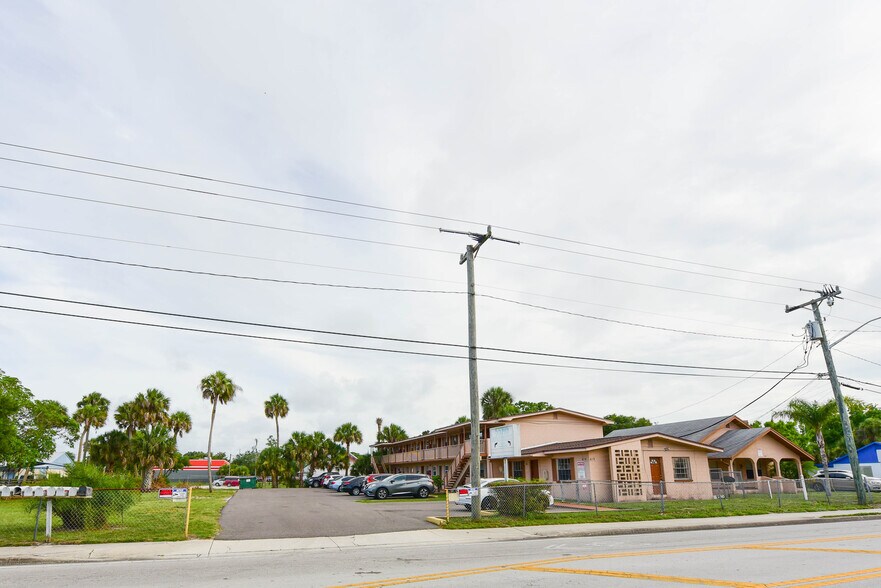 More Photos Of 621 Peachtree St, Cocoa Apartments For Sale