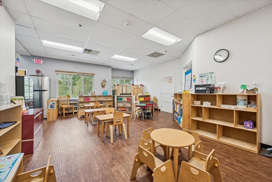 More Photos Of 258 King George Rd, Warren Office For Sale