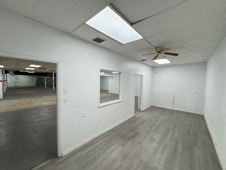 More Photos Of 12707 S US Highway 19, Clearwater Manufacturing For Lease