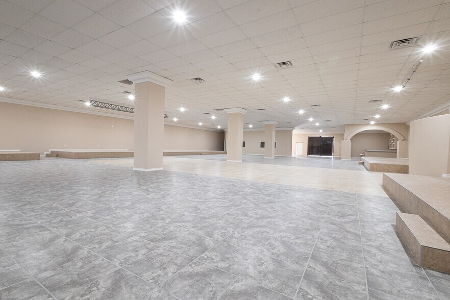 More Photos Of 13644 David Dr, El Paso Showroom For Lease