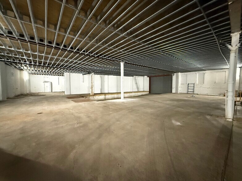 More Photos Of 71 White St, Brooklyn Warehouse For Lease