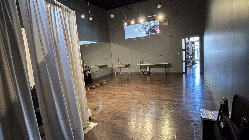 More Photos Of 2014-2036 S Michigan Ave, Chicago Office Residential For Lease