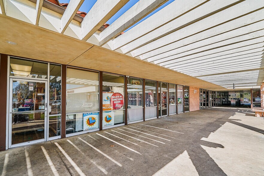 More Photos Of 409-427 E Avenida De Los Arboles, Thousand Oaks Storefront For Sale