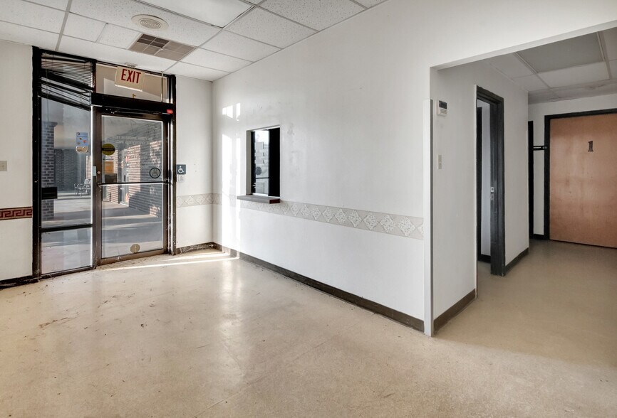 More Photos Of 104 Teakwood Dr, Victoria Medical For Sale