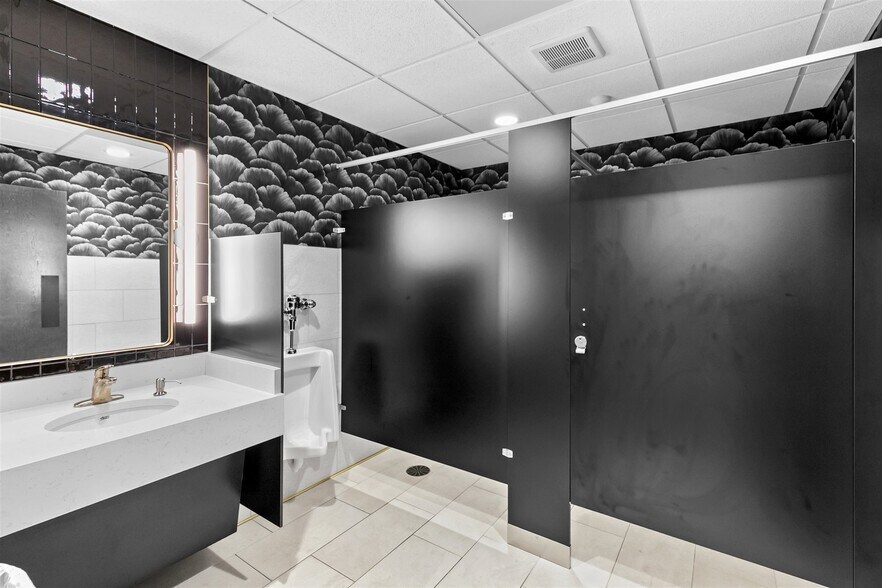 More Photos Of 2056 Woodlane Dr, Woodbury Medical For Sale