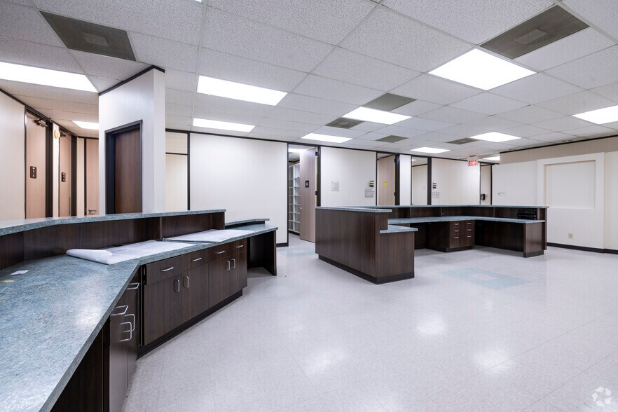 More Photos Of 7440 Cypress Creek Pky, Houston Storefront Retail Office For Sale