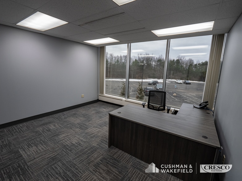 More Photos Of 16600 Sprague Rd, Middleburg Heights Office For Lease