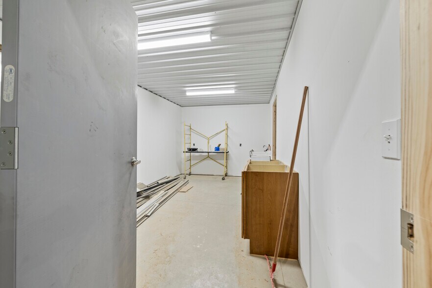 More Photos Of 4881 Hazelton Etna Rd SW, Pataskala Storefront Retail Office For Sale