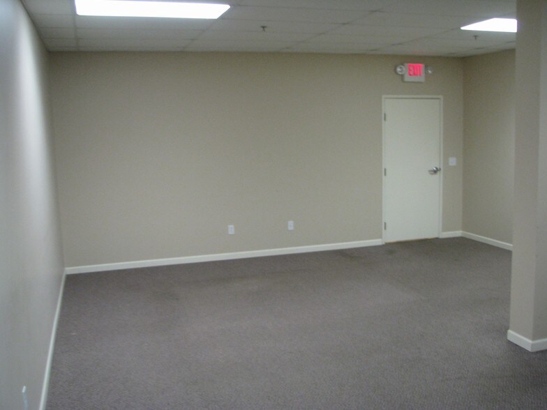 More Photos Of 310 N Wisconsin St, De Pere Unknown For Lease