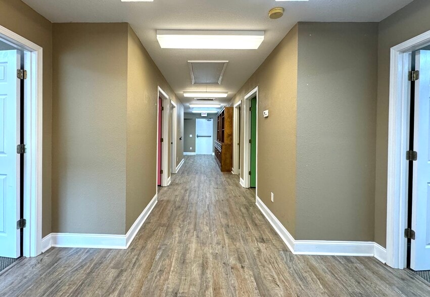 More Photos Of 144 Commerce Pky, Cornelia Flex For Sale