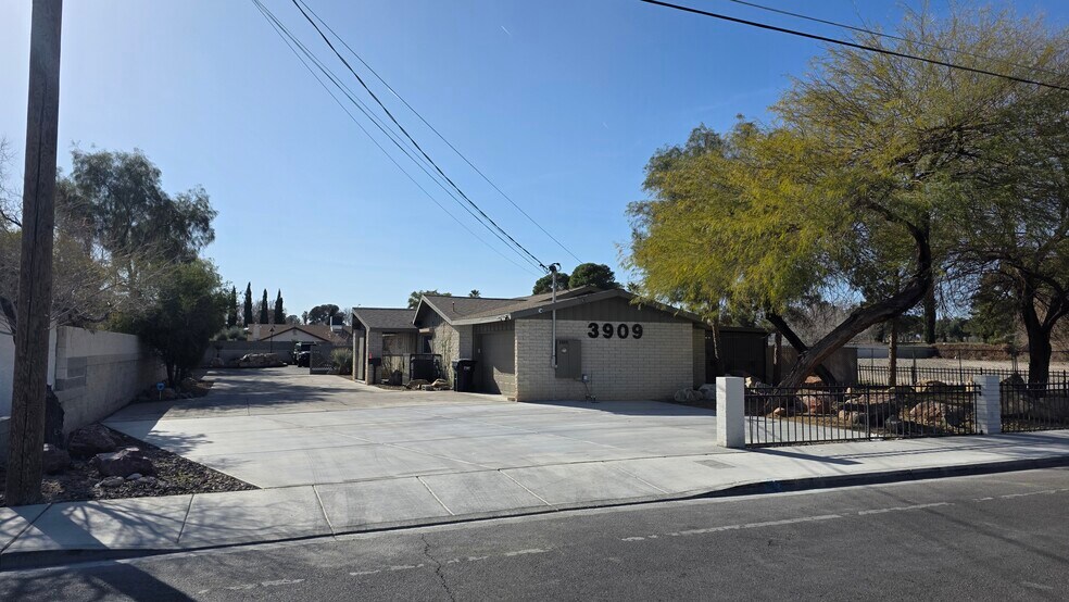 More Photos Of 3909 Vegas Dr, Las Vegas Office For Sale