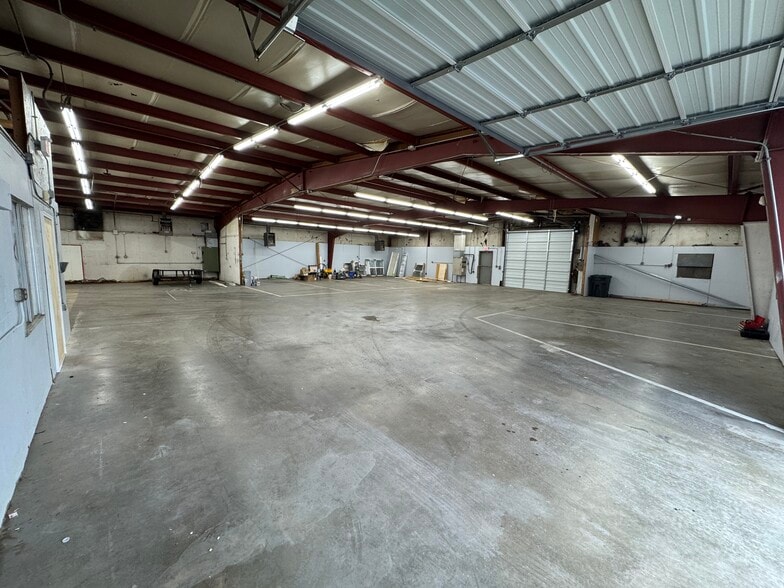 More Photos Of 6547 E Skelly Dr, Tulsa Unknown For Lease