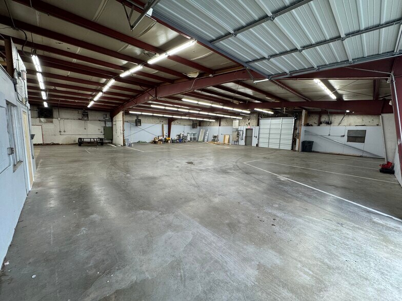 More Photos Of 6547 E Skelly Dr, Tulsa Unknown For Lease
