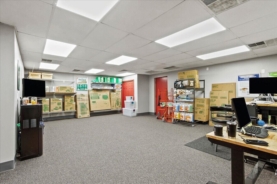 More Photos Of 6886 Wishart St, Huntsville Light Distribution For Lease