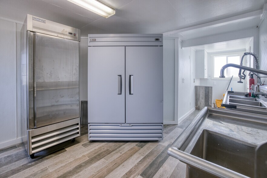 More Photos Of 40 Main St, Pacific Beach Flex For Sale